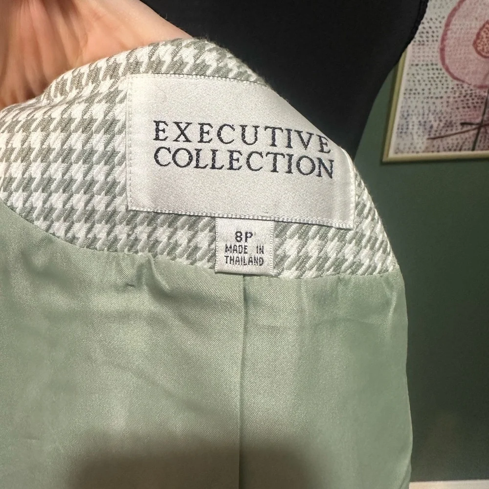 Executive Collection Houndstooth Blazer and Skirt in Green and White 8P 👑